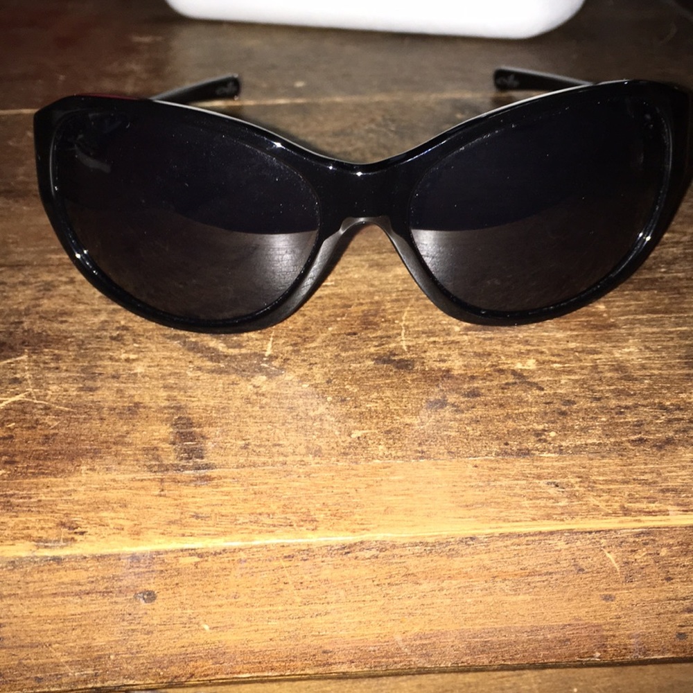 Women’s black Oakley Abandon sunglasses